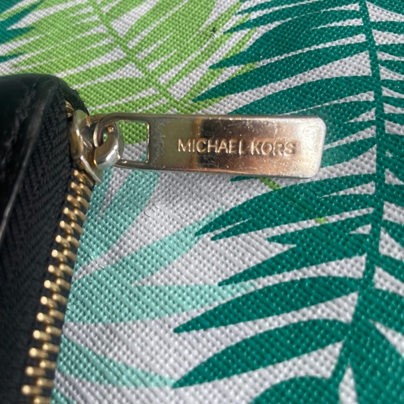 Michael Kors Wallet - Picture 9 of 9